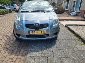 Toyota Yaris 1.0 12V Vvt-i 5DR Terra 2008 Grijs beschikbaar voor biedingen