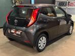 Toyota Aygo 1.0 VVT-i x-fun | Bluetooth | Lane assist, Stof, Gebruikt, Met garantie (alle), 4 stoelen