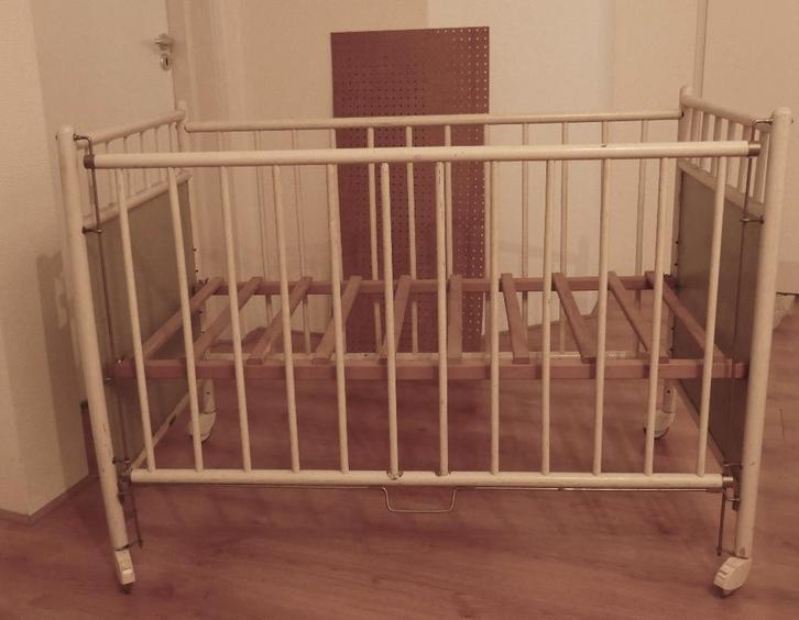 Baby- kleuterledikant, Kinderen en Baby's, Babywiegjes en Ledikanten, Gebruikt, Ledikant, Ophalen