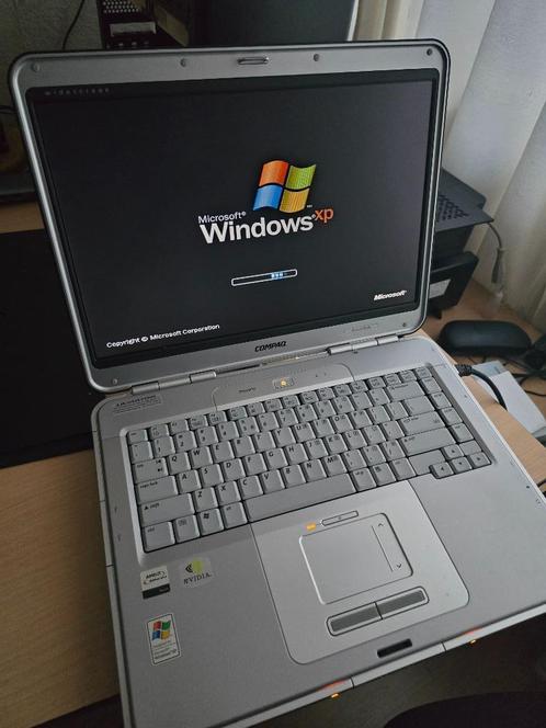 2003 vintage Compaq R3200 Athlon XP / GeForce4, Computers en Software, Vintage Computers, Ophalen of Verzenden