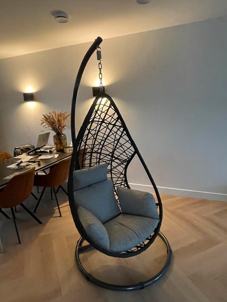 Hangstoel - Relaxen in Stijl!, Huis en Inrichting, Stoelen, Zo goed als nieuw, Eén, Metaal, Zwart, Ophalen
