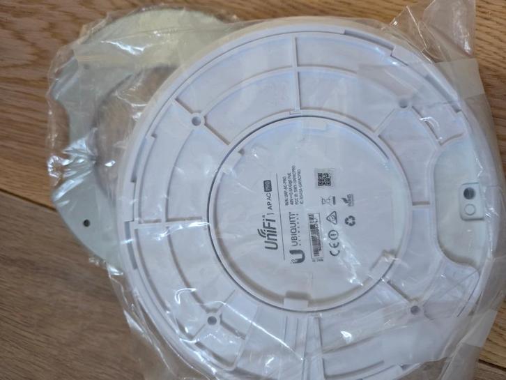Ubiquiti UniFi AP AC PRO, UAP-AC-PRO, Computers en Software, Accesspoints, Zo goed als nieuw, Ophalen of Verzenden