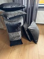 Zwarte - grijs sierkussens - Diverse vormen en poef, Huis en Inrichting, Ophalen of Verzenden, Zo goed als nieuw, Grijs, Rechthoekig