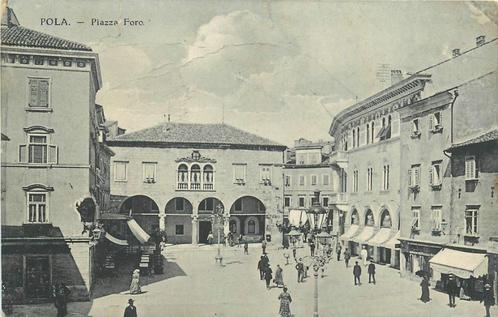 (379-003-031) Pola Piazza Foro, Verzamelen, Ansichtkaarten | Buitenland, Buiten Europa, Verzenden