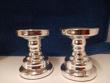 verzilverde kaarsenstandaards beschikbaar voor biedingen