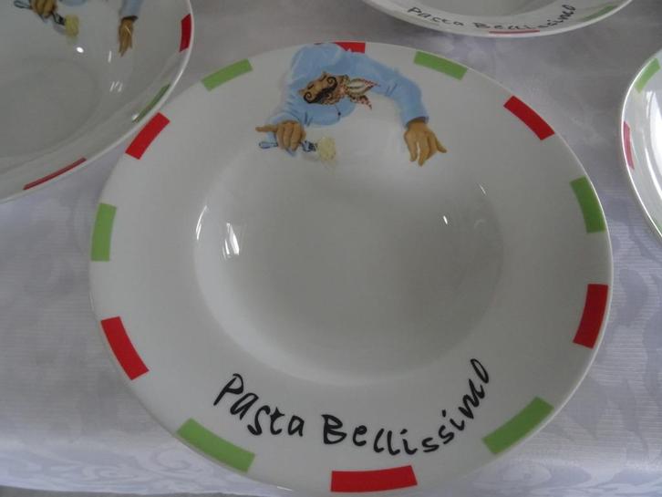 Pasta borden Italy italiaans aardewerk Pasta Bellisimo bord, Huis en Inrichting, Keuken | Servies, Zo goed als nieuw, Bord(en)
