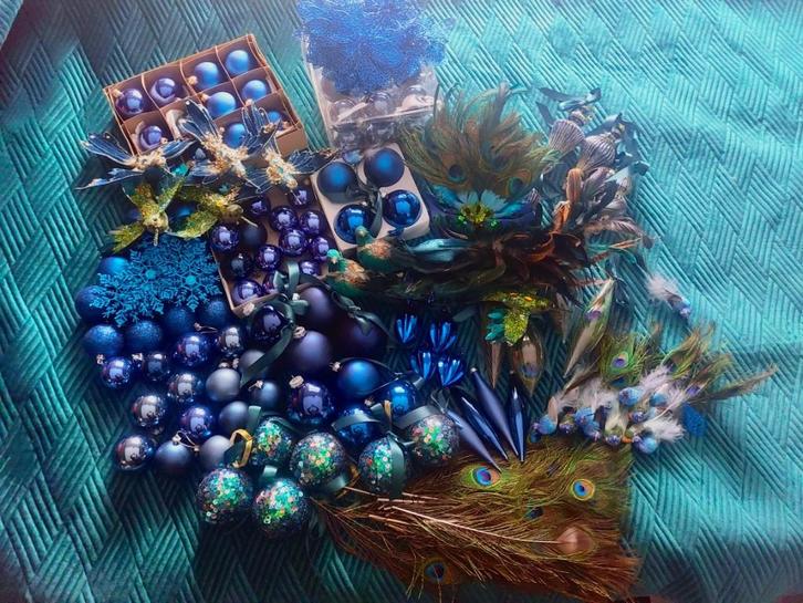 KERST DECORATIE PAUWEN BLAUW KERSTBALLEN KERSTVERSIERING, Diversen, Kerst, Zo goed als nieuw, Ophalen
