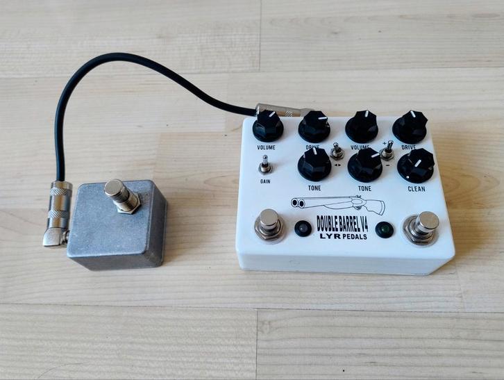 Mooie kloon van JHS Double Barrel V4 met externe footswitch, Muziek en Instrumenten, Effecten, Zo goed als nieuw, Distortion, Overdrive of Fuzz
