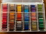 DMC dmc  Borduurgaren borduurzijde doos vol  bobbins, Ophalen of Verzenden, Zo goed als nieuw, Borduurgaren of Zijde