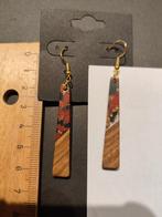 Lichtgewicht oorbellen van hout met epoxy.
Kleur: zwart/rood, Overige materialen, Hangers, Verzenden, Nieuw