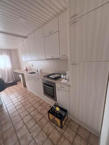 Complete witte keuken beschikbaar voor biedingen
