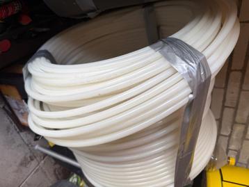 Vloerverwarming + aluminium omegaprofielen beschikbaar voor biedingen