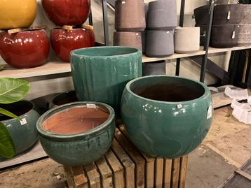 Super mooie geglazuurde potten beschikbaar voor biedingen