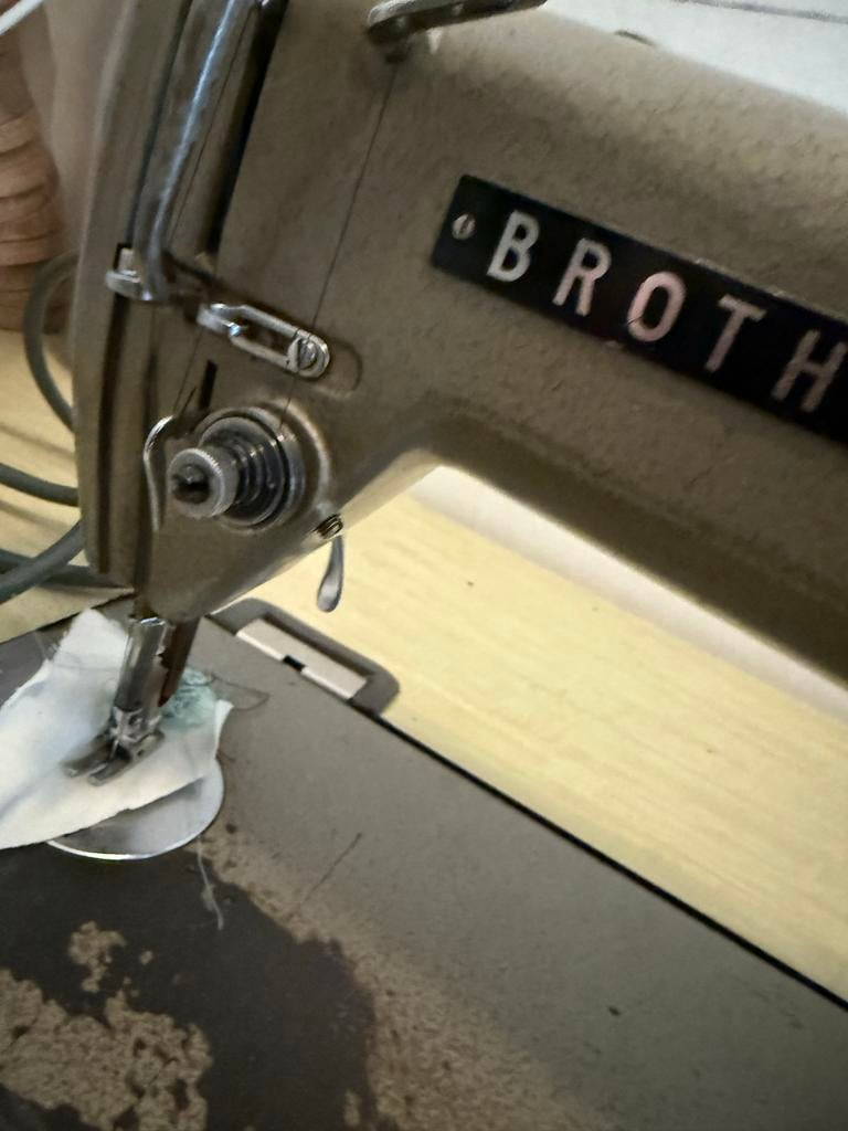 Brother DB2-B755-3 Industriële Naaimachine, Hobby en Vrije tijd, Naaimachines en Toebehoren, Gebruikt, Ophalen of Verzenden, Naaimachine