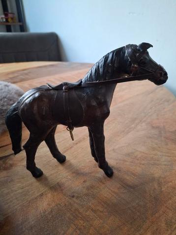 Vintage  leren paard(18 hoog beschikbaar voor biedingen