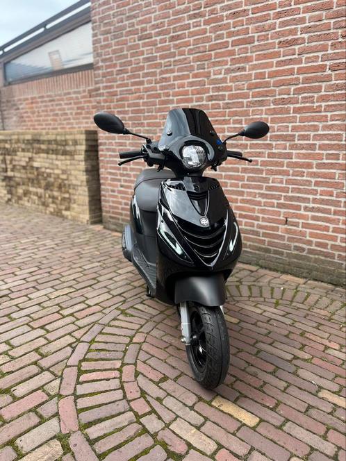 Piaggio zip 2024 nieuw!, Fietsen en Brommers, Scooters | Piaggio, Zo goed als nieuw, Zip, Ophalen of Verzenden