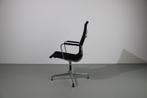 Vitra Eames EA 112 stoelen, Chroom, zwart hopsak, Metaal, Twee, Gebruikt, Zwart