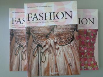 Fashion - A History from the 18th to the 20th Century beschikbaar voor biedingen