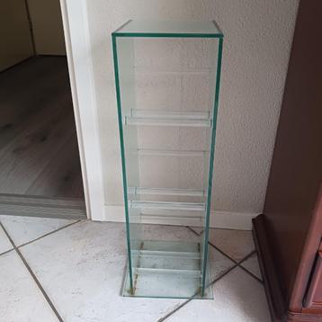 Glazen CD rek beschikbaar voor biedingen