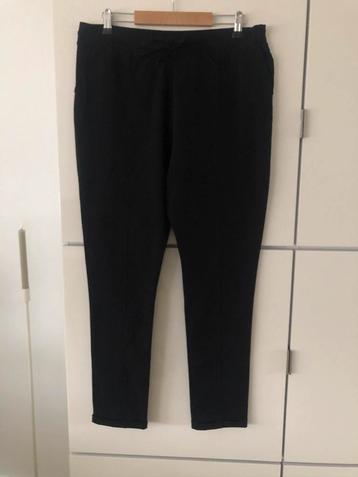 Zwarte broek mt L van Je m’apelle beschikbaar voor biedingen