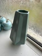 Lichtgroen vaasje Ikea 20cm, Huis en Inrichting, Woonaccessoires | Vazen, Wit, Ophalen of Verzenden, Minder dan 50 cm, Glas