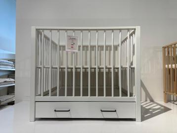Europe Baby Robin II Box Met Lade Mat Wit beschikbaar voor biedingen