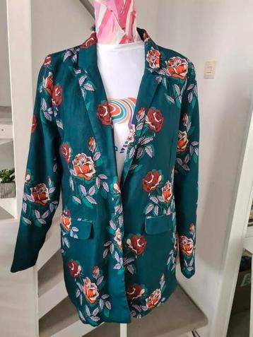 Mooi en net jasje, als nieuw mt 42 beschikbaar voor biedingen