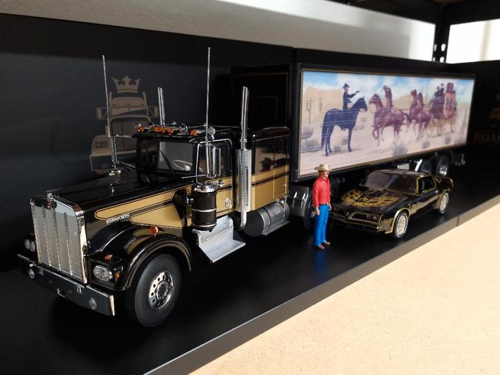 Road Kings 1:18 Kenworth W900 Smokey and the Bandit set, Hobby en Vrije tijd, Modelauto's | 1:18, Nieuw, Auto, Overige merken