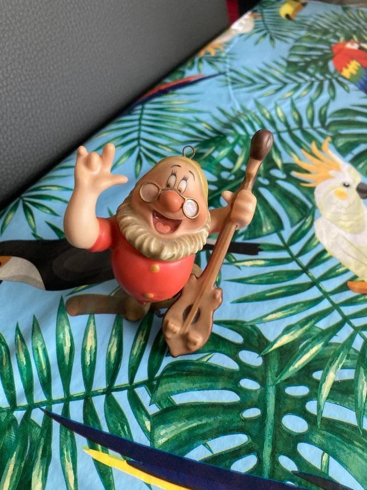 WDCC SNOW WHITE DOC ( sneeuwwitje ) ornament, Verzamelen, Disney, Beeldje of Figuurtje, Sneeuwwitje of Doornroosje, Ophalen of Verzenden