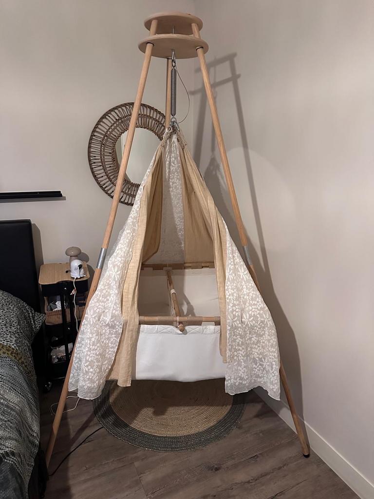 Tweelingwieg met standaard en toebehoren, Ophalen, Zo goed als nieuw, Wieg