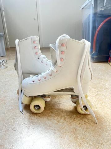 rolschaatsen / roller skates beschikbaar voor biedingen