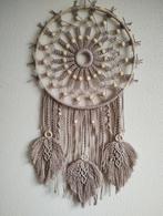 Macramé dromenvanger met kralen en veren. Sisters Forever., Huis en Inrichting, Woonaccessoires | Overige, Ophalen of Verzenden