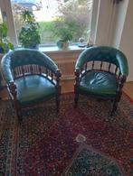 twee notenhouten kuipstoelen met groen lederen bekleding, Ophalen, Gebruikt, Minder dan 75 cm, 50 tot 75 cm
