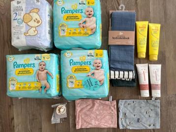 Babypakket luiers, hydrofiele doeken, Naiff en Zwitsal creme beschikbaar voor biedingen