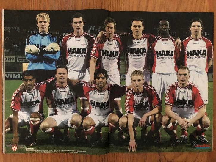 Mooie poster FC Emmen Drenthe seizoen 2003/2004 - VI, Verzamelen, Sportartikelen en Voetbal, Zo goed als nieuw, Poster, Plaatje of Sticker