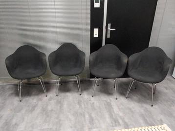 Stoelen set 4x beschikbaar voor biedingen