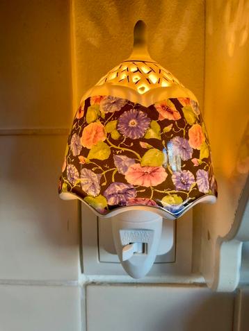 Goya nachtlampje porseleinen kap inclusief lampje beschikbaar voor biedingen