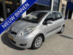 Toyota Yaris 1.3 VVTi Aspiration AUT/CLIMA/NW APK (bj 2011), Auto's, Toyota, Euro 5, 101 pk, Gebruikt, 750 kg