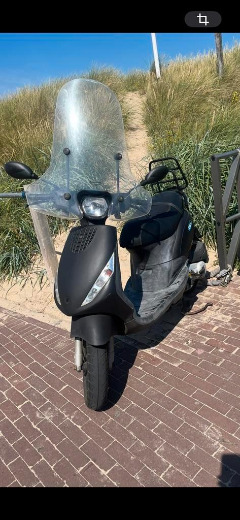 Piaggio Zip 2010 met extra kappenset, Fietsen en Brommers, Scooters | Piaggio, Gebruikt, Zip, Maximaal 25 km/u, Benzine, Ophalen