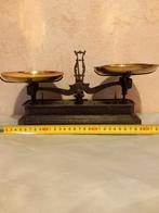 Mooi klein gietijzeren weegschaal met koperen bakken, Ophalen of Verzenden