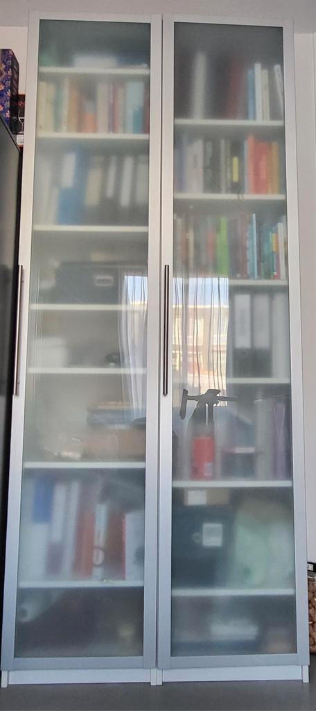 Boekenkast Billy, Ikea met matglazen deur, Huis en Inrichting, Kasten | Boekenkasten, Ophalen