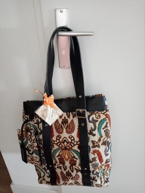 Nieuwe prachtige tas, Sieraden, Tassen en Uiterlijk, Tassen | Reistassen en Weekendtassen, Nieuw, 30 cm of meer, Ophalen of Verzenden