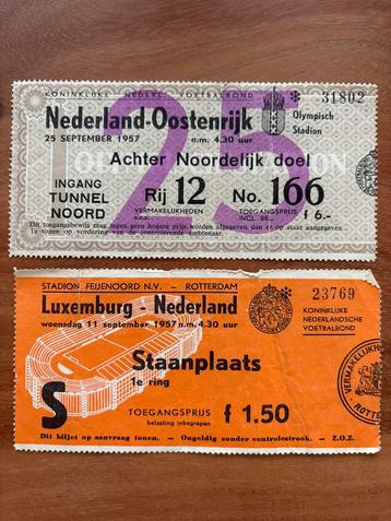 2 Voetbal Kaartjes Nederland 1957 beschikbaar voor biedingen