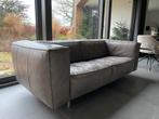 Lederen 2,5-zits bank. Grijs Topform, design. In nette staat, Huis en Inrichting, Ophalen, Modern, klsssiek, Tweepersoons, Zo goed als nieuw