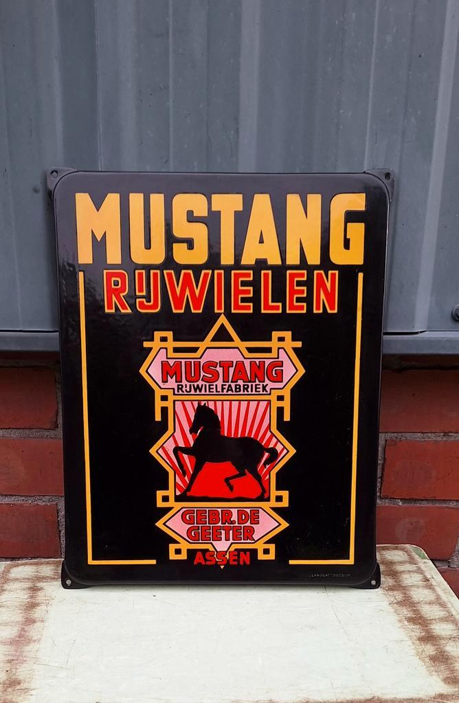 Emaille bord Mustang Rijwielen Langcat Bussum., Verzamelen, Merken en Reclamevoorwerpen, Gebruikt, Reclamebord, Ophalen of Verzenden
