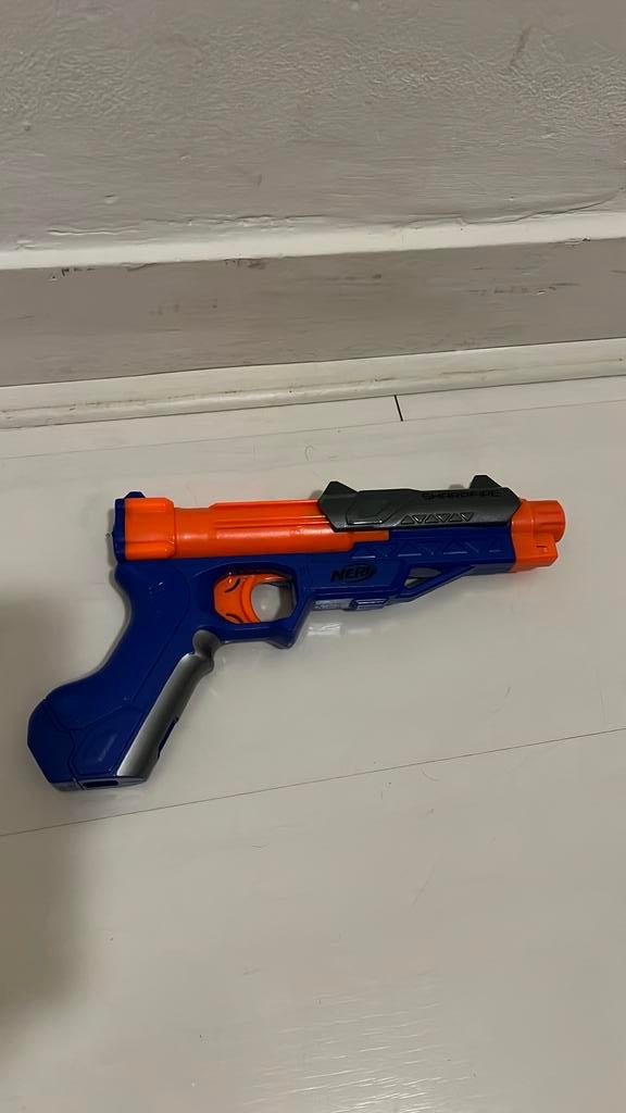Nerf arsenaal, Kinderen en Baby's, Speelgoed | Buiten | Actiespeelgoed, Zo goed als nieuw, Ophalen