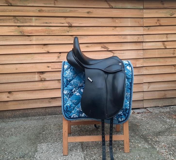 Dressuur zadel, Dieren en Toebehoren, Paarden en Pony's | Zadels, Zo goed als nieuw, Dressuur, Ophalen