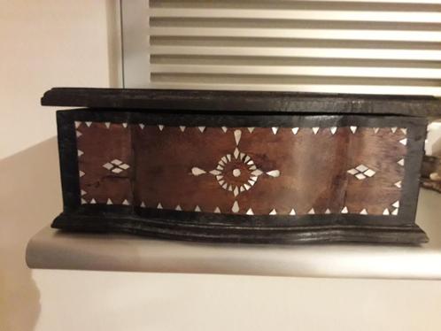 PRACHTIGE VINTAGE HOUTEN KIST INGELEGD met PARELMOER 20 E, Antiek en Kunst, Antiek | Overige Antiek, Ophalen of Verzenden