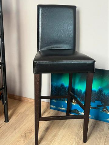 3 Bar chairs beschikbaar voor biedingen