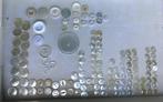 Diverse witte knoopjes met 2 gaatjes en 4 gaatjes - vintage, Ophalen of Verzenden, Zo goed als nieuw, Knoop of Knopen